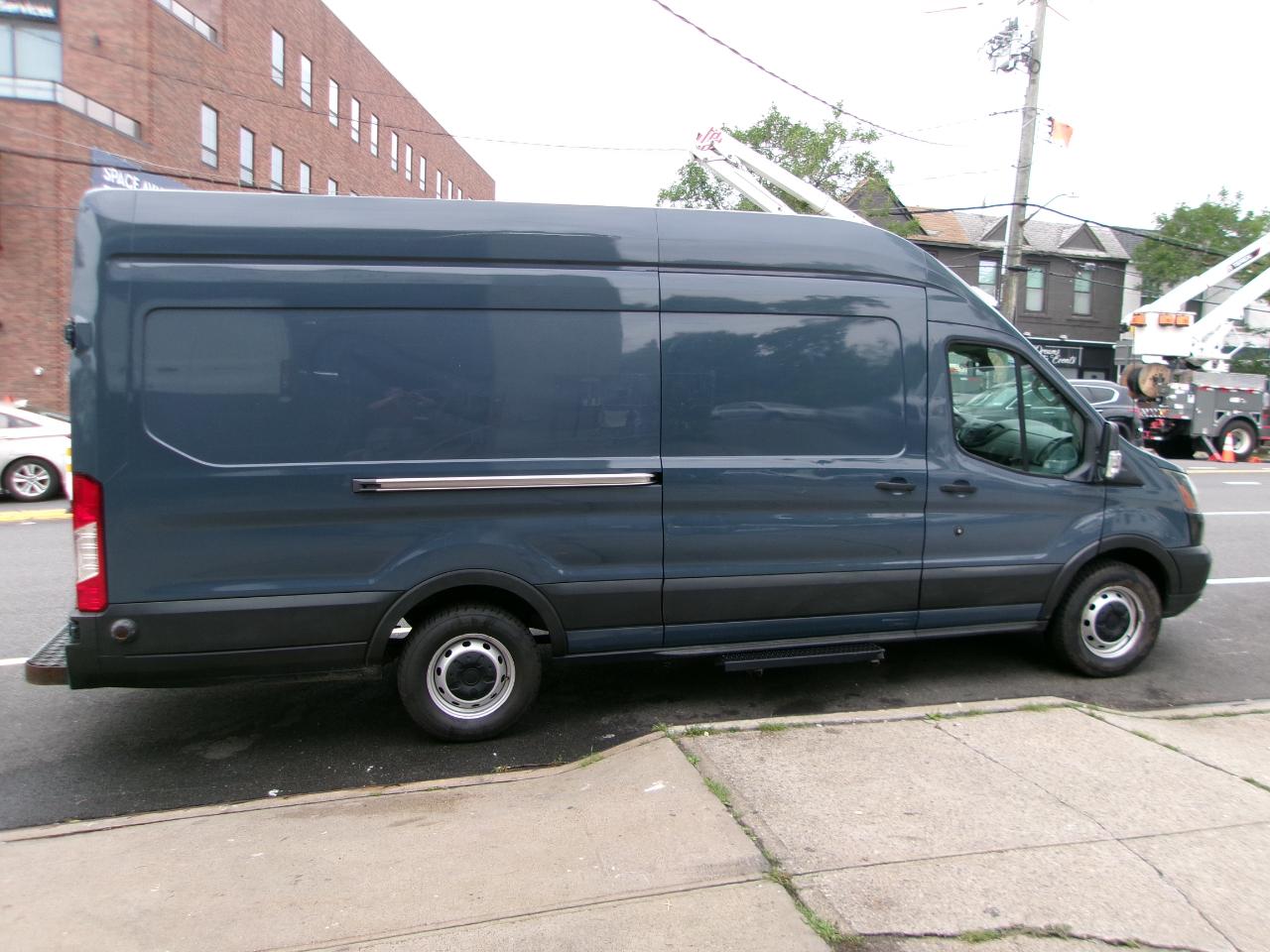 Ford Transit 250 Van High Roof w/Sliding Pass. 148-in. WB EL 2019