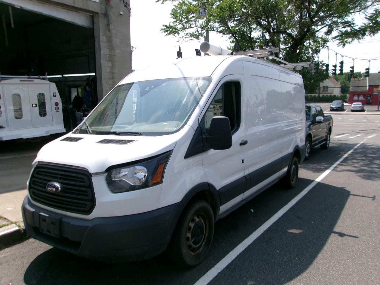 Ford Transit 250 Van Med. Roof w/Sliding Pass. 148-in. WB 2018
