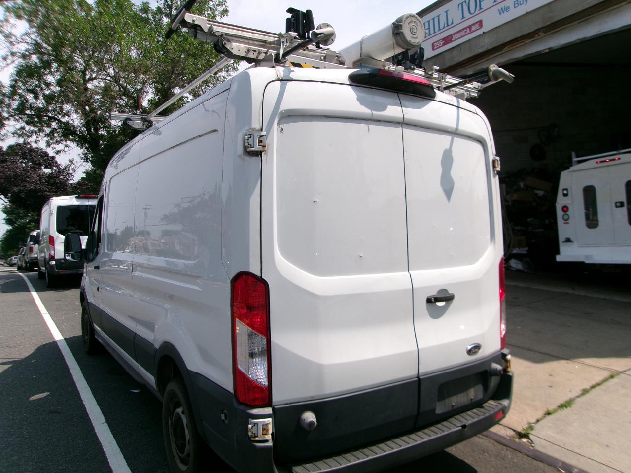 Ford Transit 250 Van Med. Roof w/Sliding Pass. 148-in. WB 2018
