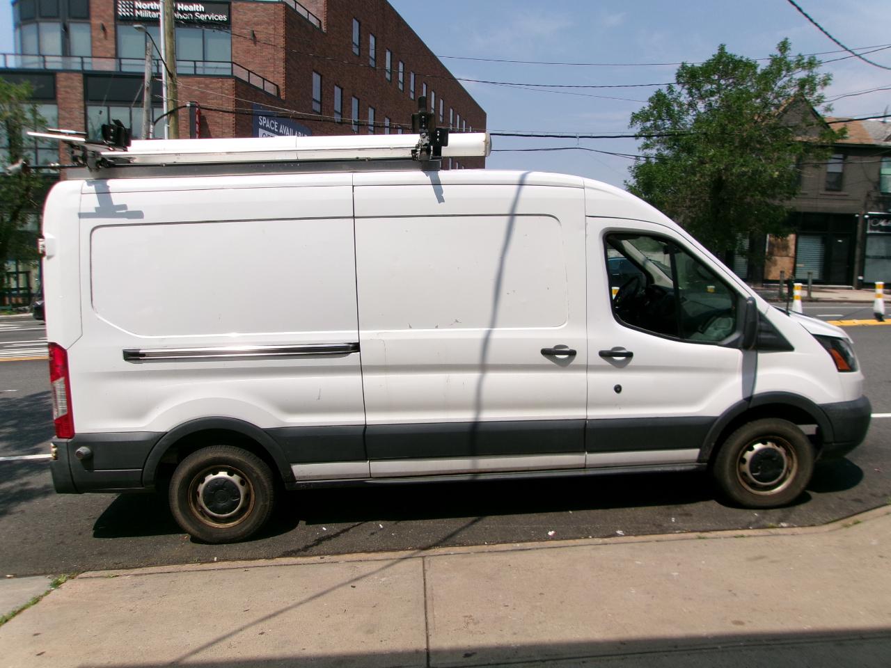 Ford Transit 250 Van Med. Roof w/Sliding Pass. 148-in. WB 2018