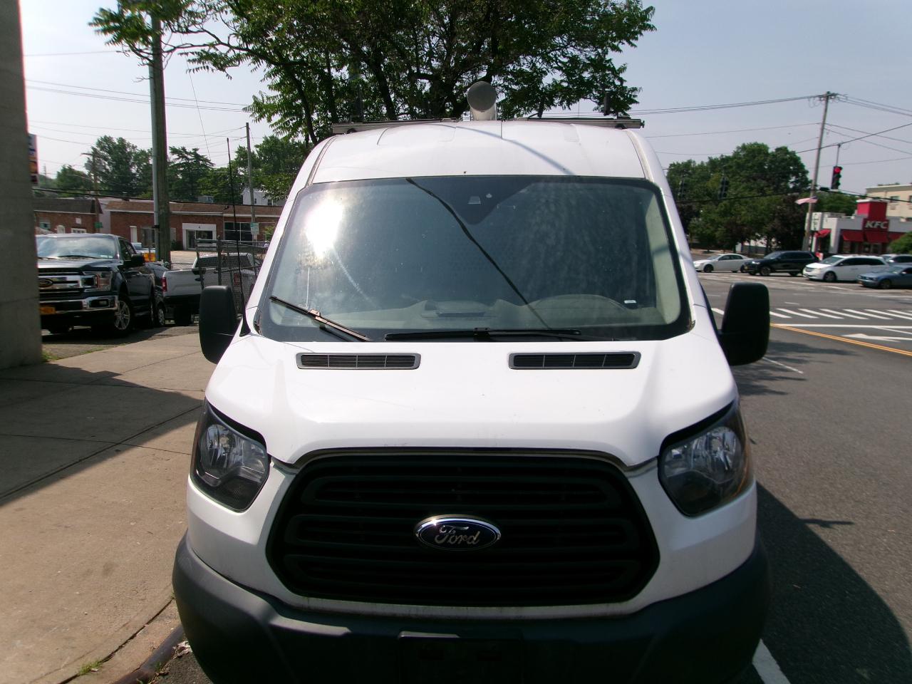 Ford Transit 250 Van Med. Roof w/Sliding Pass. 148-in. WB 2018