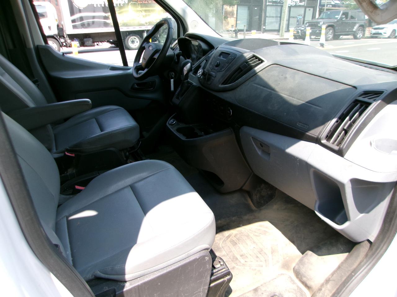 Ford Transit 250 Van Med. Roof w/Sliding Pass. 148-in. WB 2018