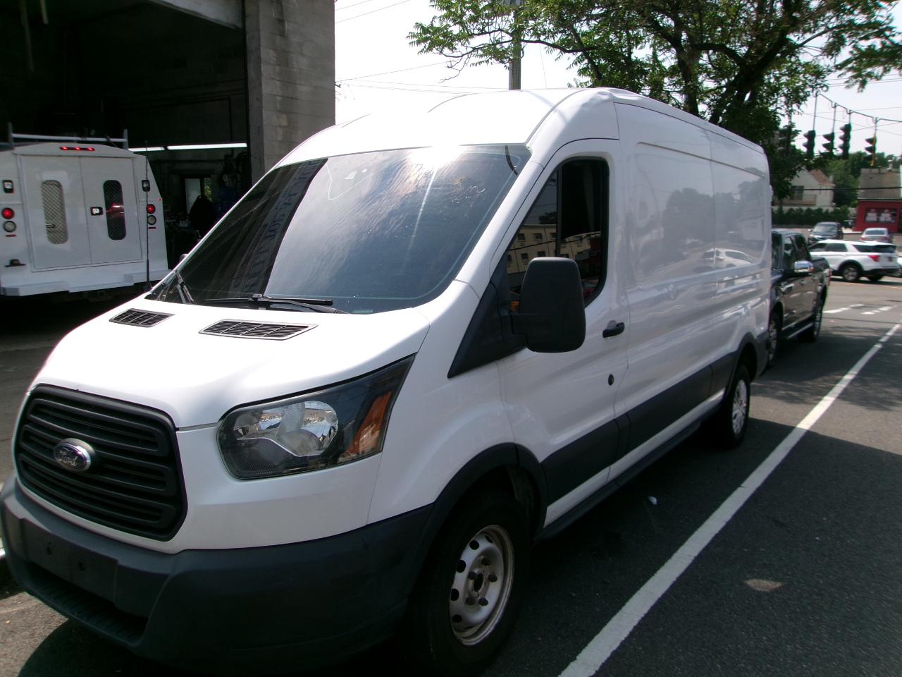 Ford Transit 250 Van Med. Roof w/Sliding Pass. 148-in. WB 2019