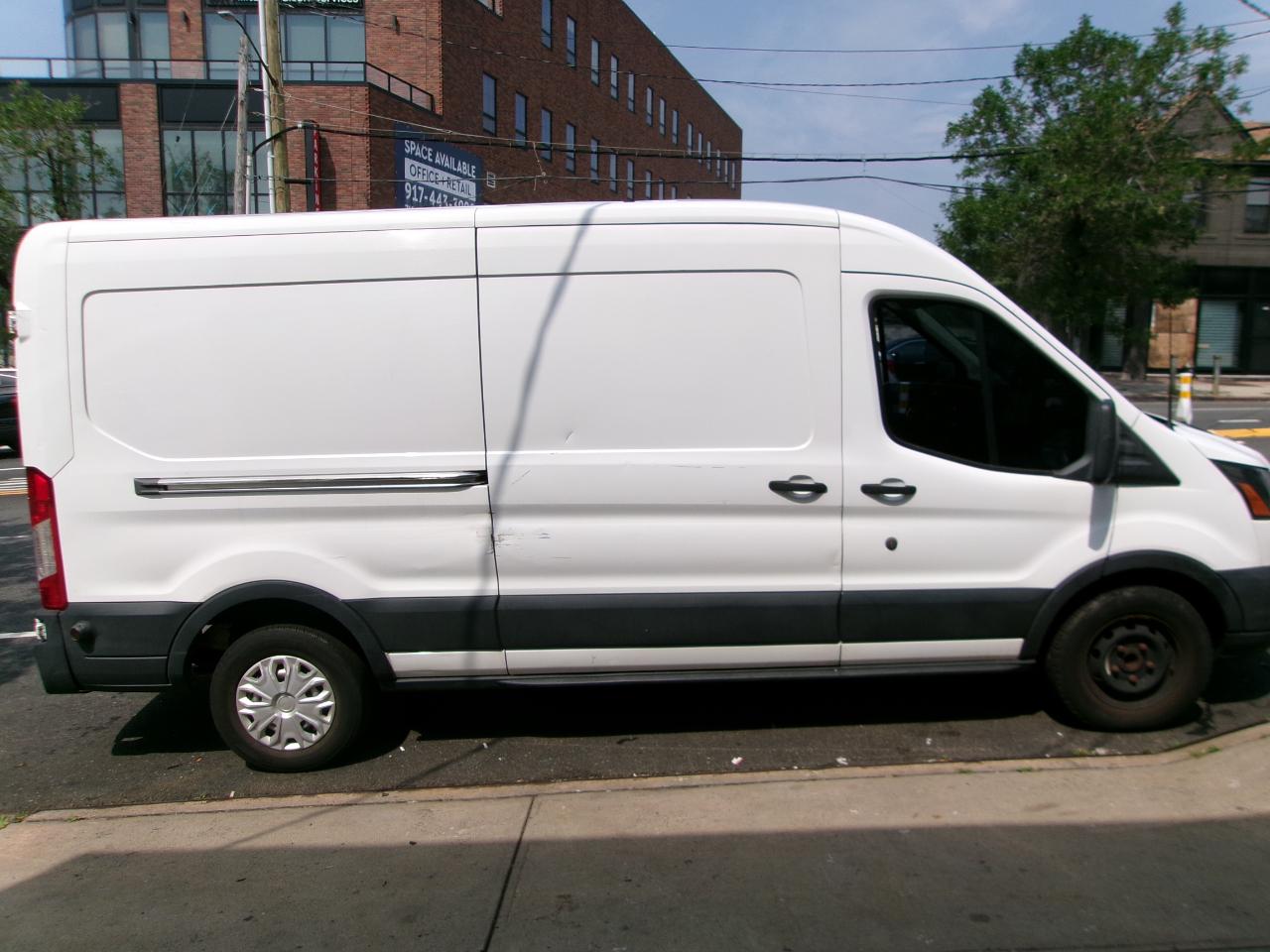 Ford Transit 250 Van Med. Roof w/Sliding Pass. 148-in. WB 2019