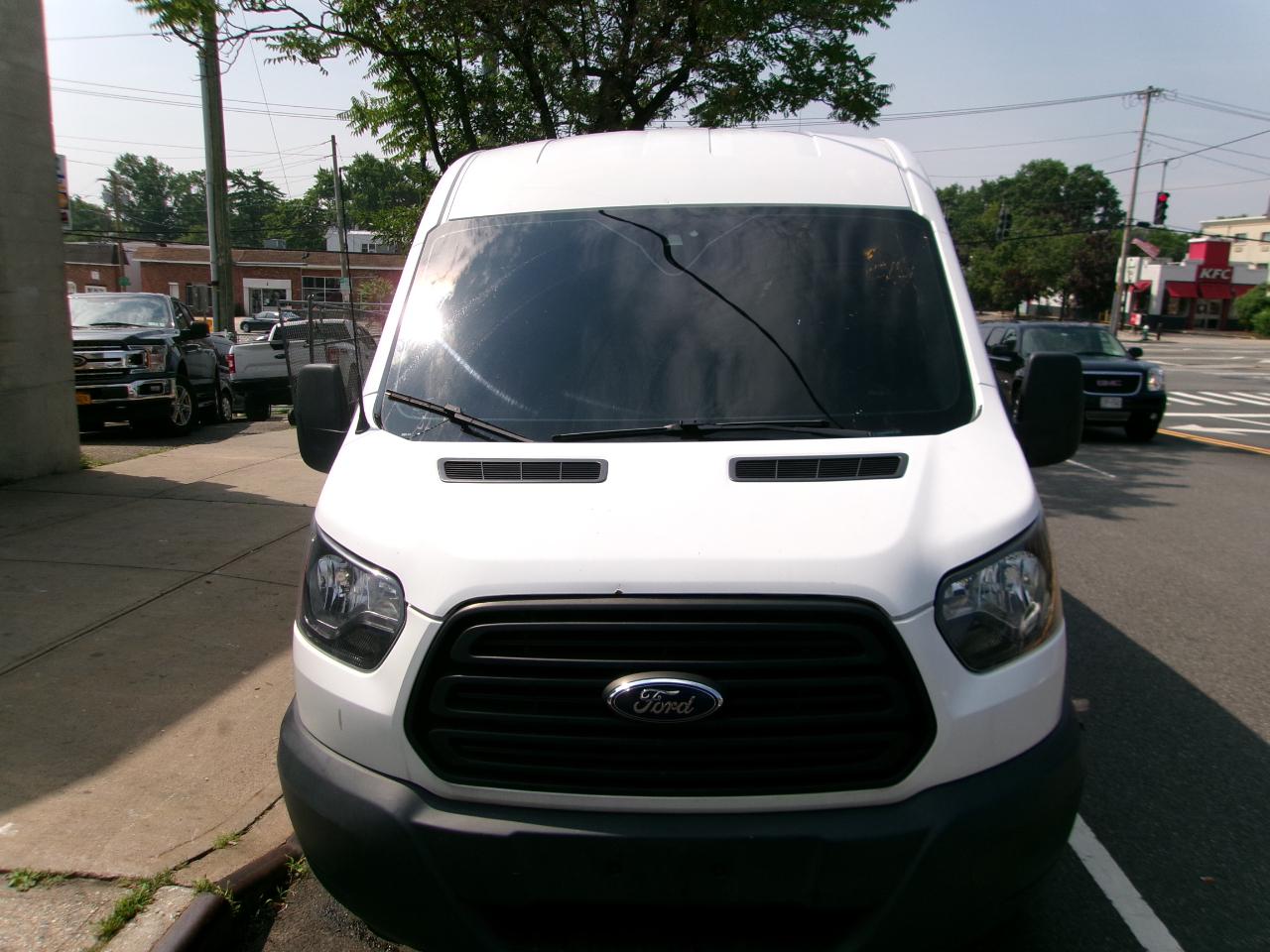 Ford Transit 250 Van Med. Roof w/Sliding Pass. 148-in. WB 2019