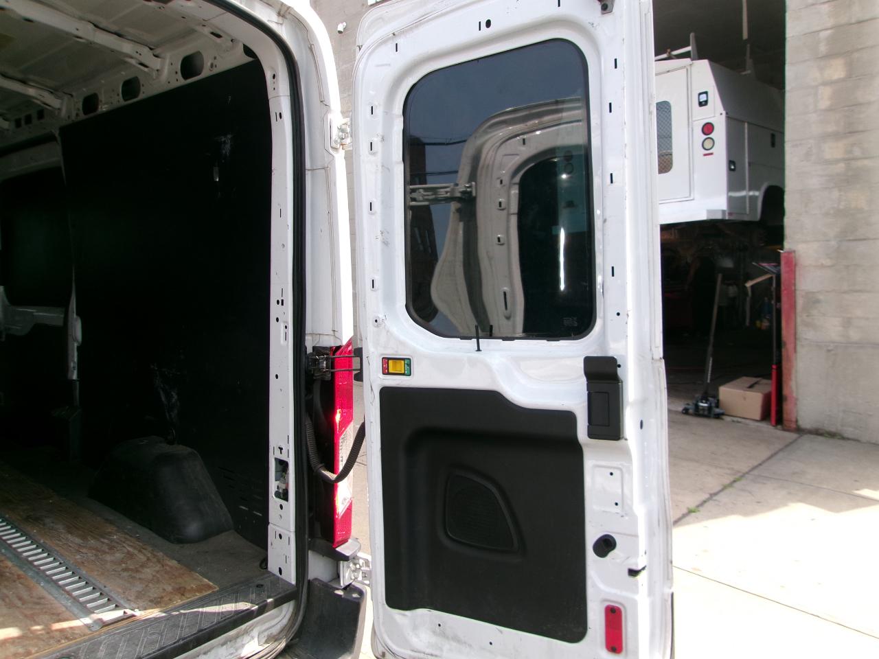 Ford Transit 250 Van Med. Roof w/Sliding Pass. 148-in. WB 2019