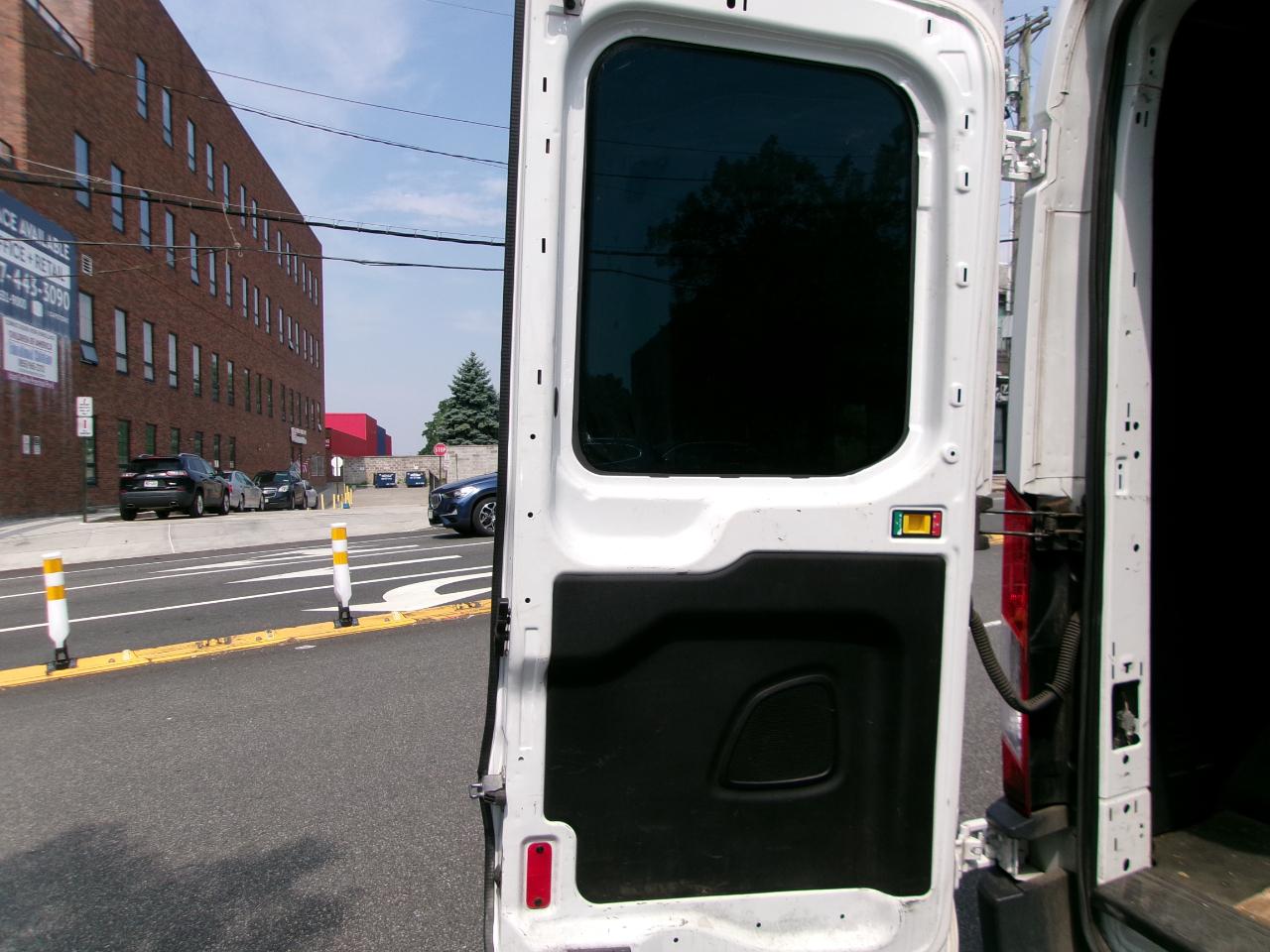 Ford Transit 250 Van Med. Roof w/Sliding Pass. 148-in. WB 2019
