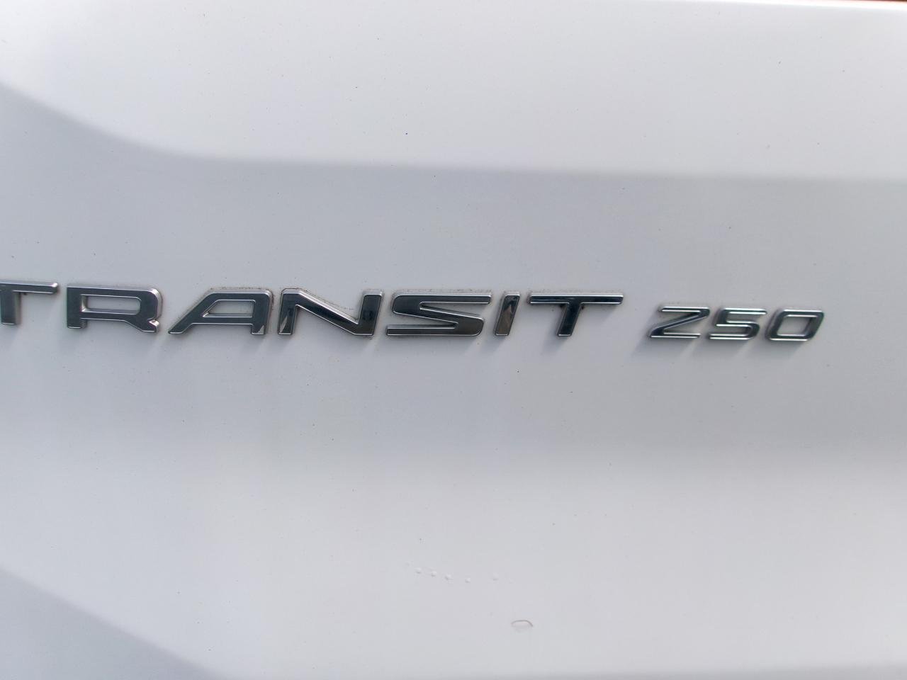 Ford Transit 250 Van Med. Roof w/Sliding Pass. 148-in. WB 2019
