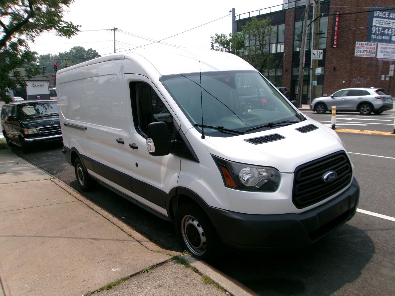 Ford Transit 250 Van Med. Roof w/Sliding Pass. 148-in. WB 2017