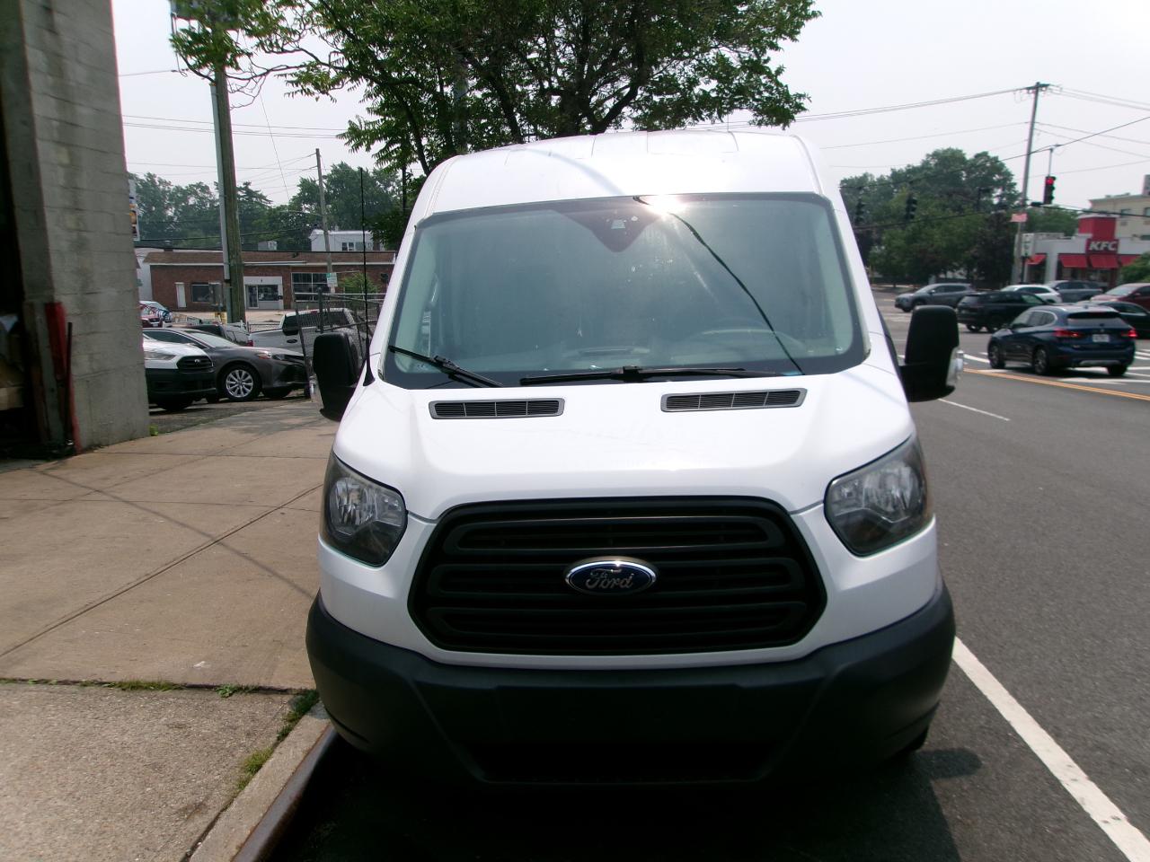 Ford Transit 250 Van Med. Roof w/Sliding Pass. 148-in. WB 2017