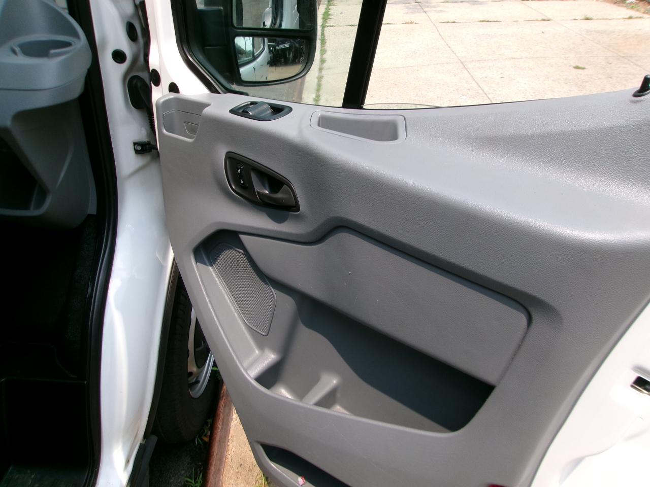 Ford Transit 250 Van Med. Roof w/Sliding Pass. 148-in. WB 2017