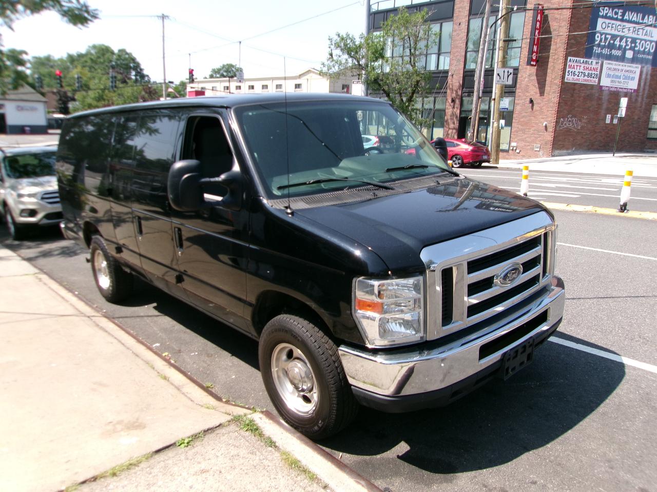 Ford Econoline E-350 Super Duty Extended 2013