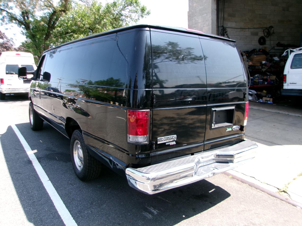 Ford Econoline E-350 Super Duty Extended 2013