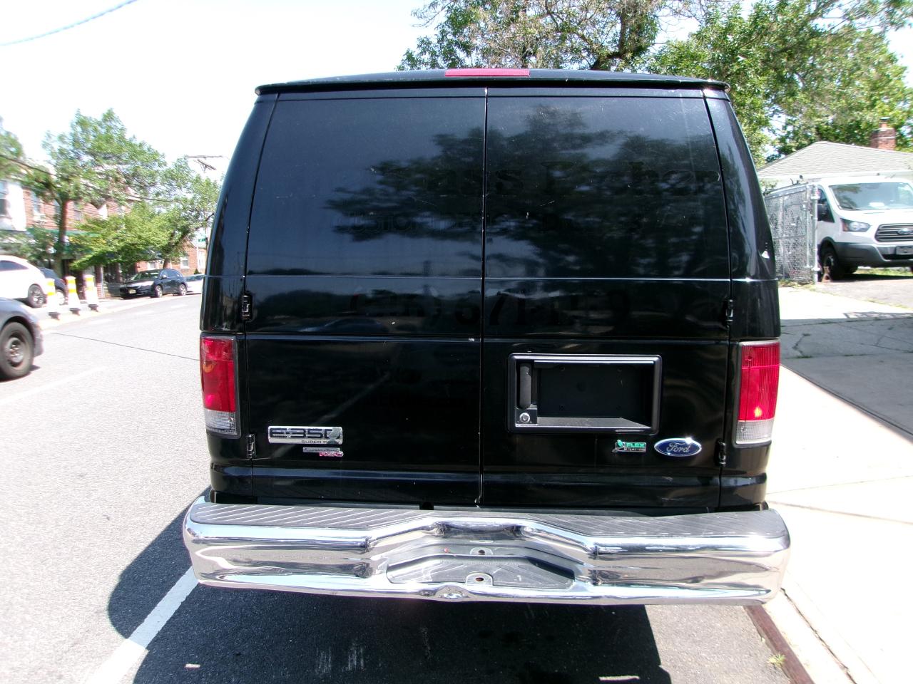 Ford Econoline E-350 Super Duty Extended 2013