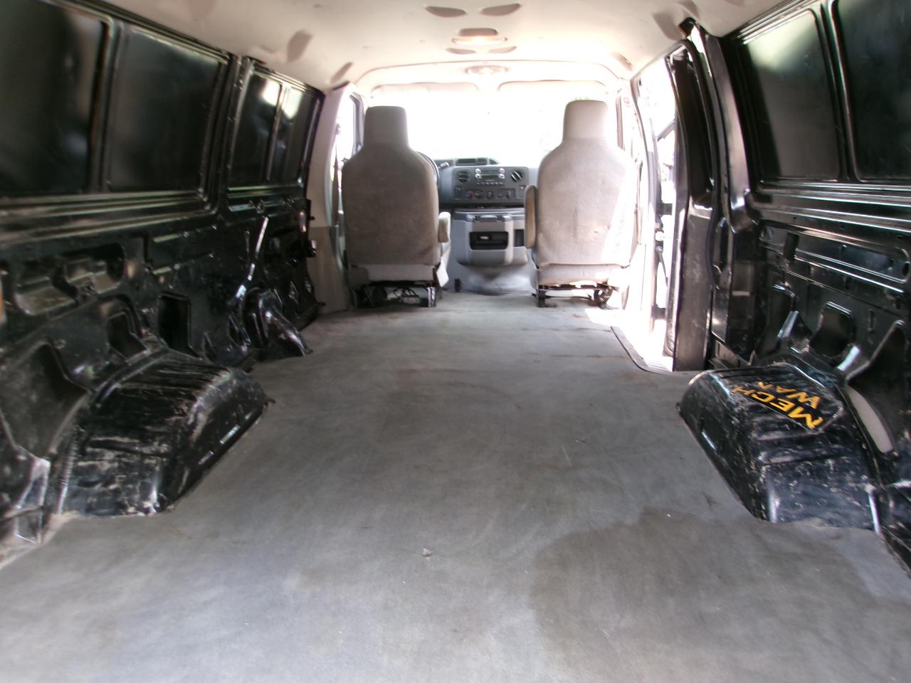 Ford Econoline E-350 Super Duty Extended 2013