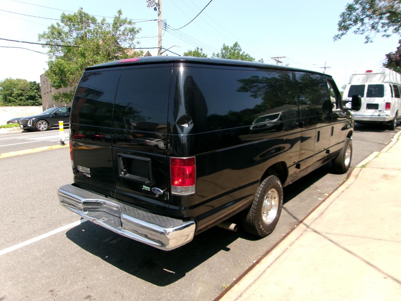 Ford Econoline E-350 Super Duty Extended 2013