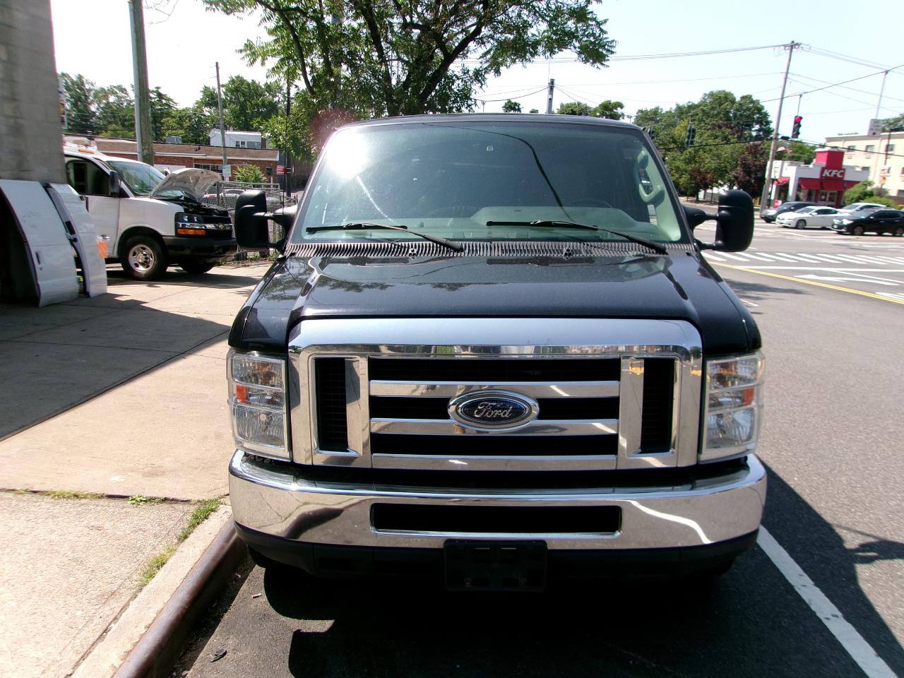 Ford Econoline E-350 Super Duty Extended 2013
