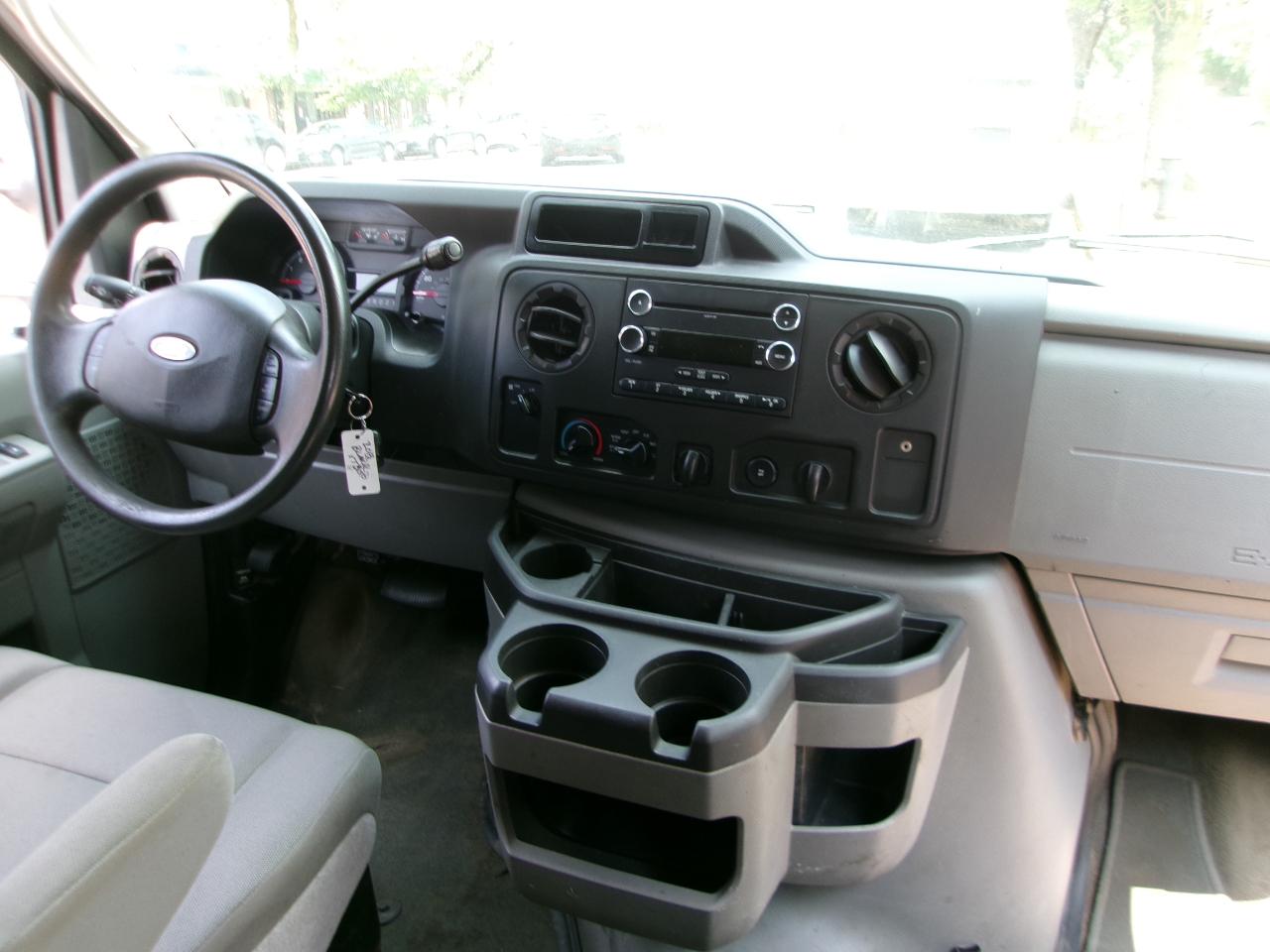 Ford Econoline E-350 Super Duty Extended 2013