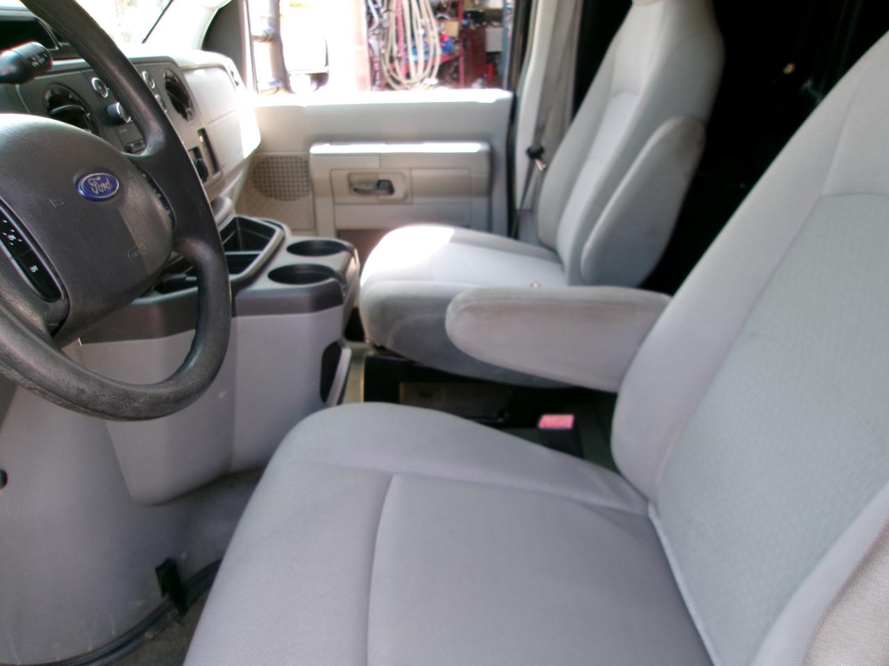 Ford Econoline E-350 Super Duty Extended 2013