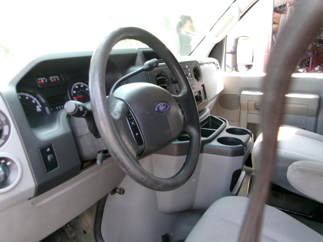 Ford Econoline E-350 Super Duty Extended 2013