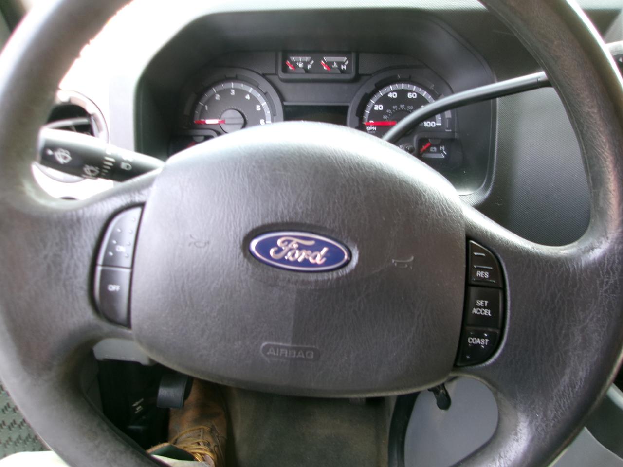 Ford Econoline E-350 Super Duty Extended 2013