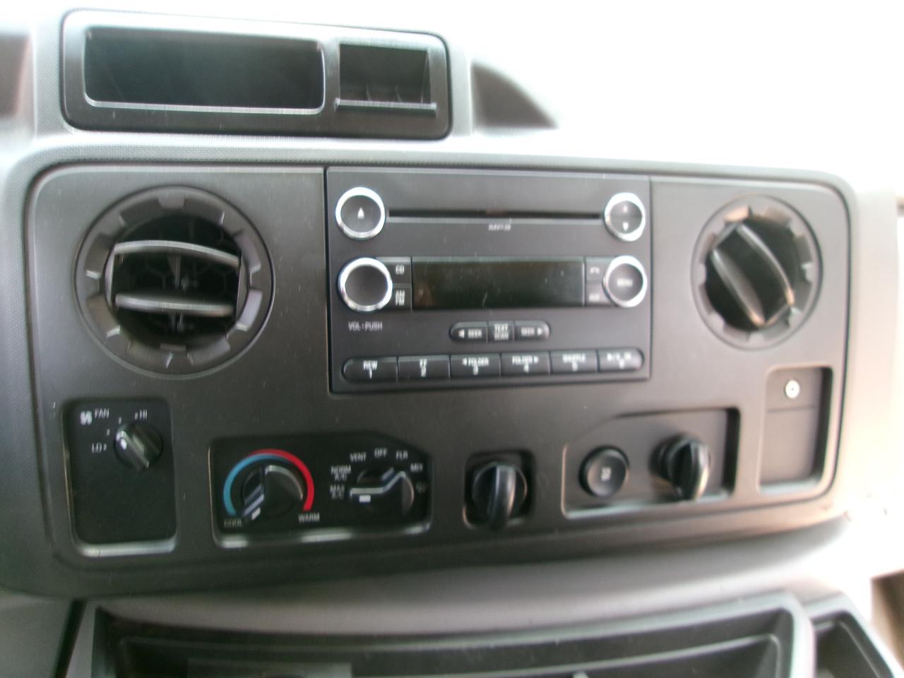 Ford Econoline E-350 Super Duty Extended 2013