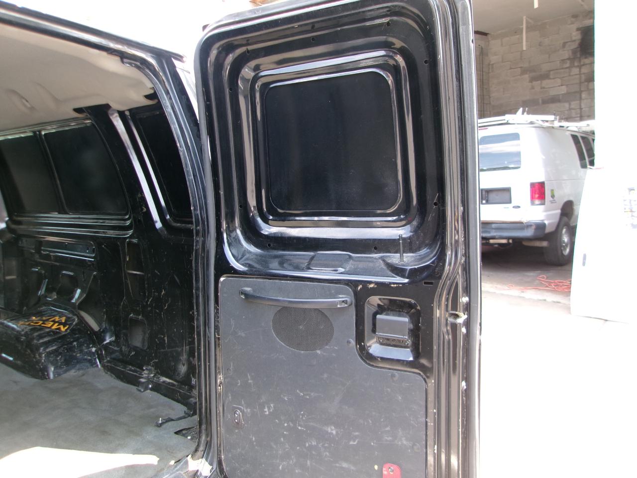 Ford Econoline E-350 Super Duty Extended 2013
