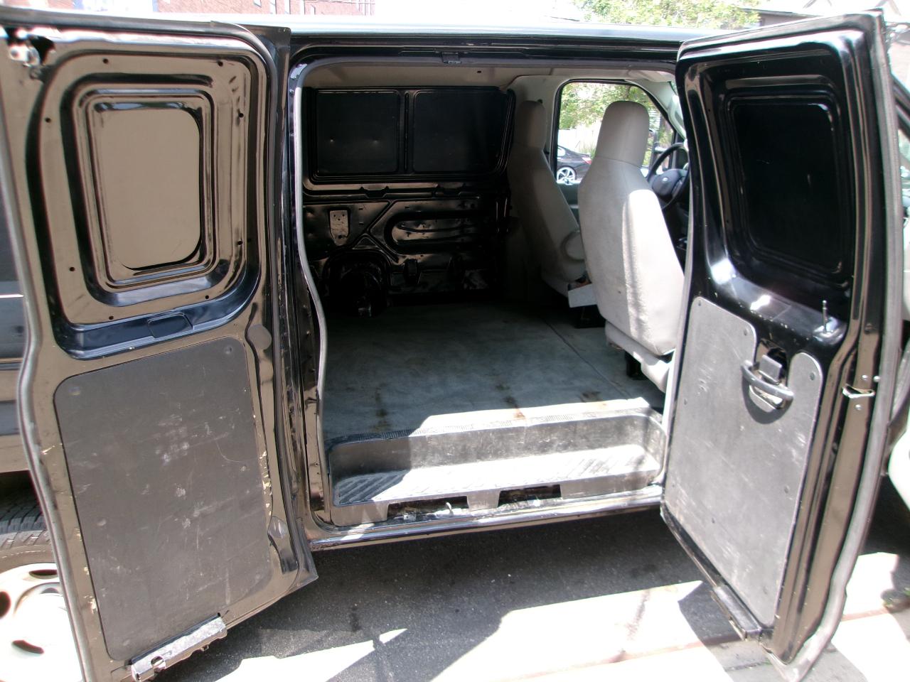 Ford Econoline E-350 Super Duty Extended 2013