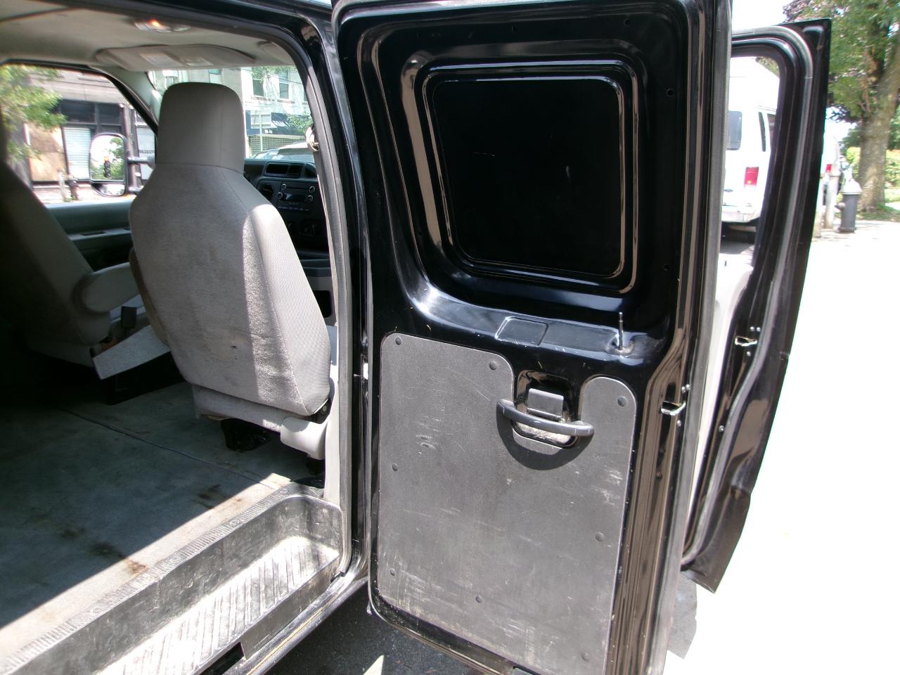 Ford Econoline E-350 Super Duty Extended 2013