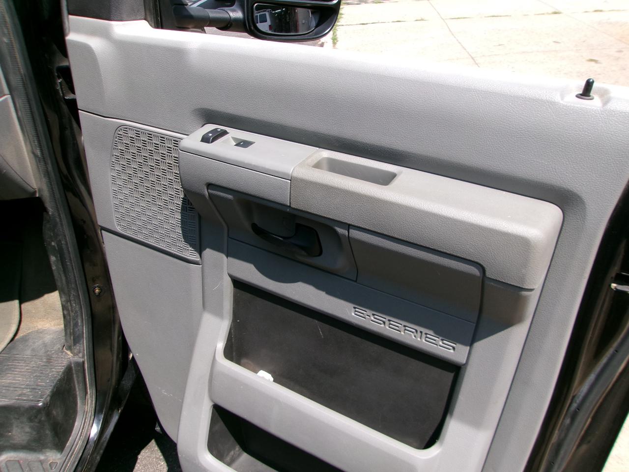 Ford Econoline E-350 Super Duty Extended 2013