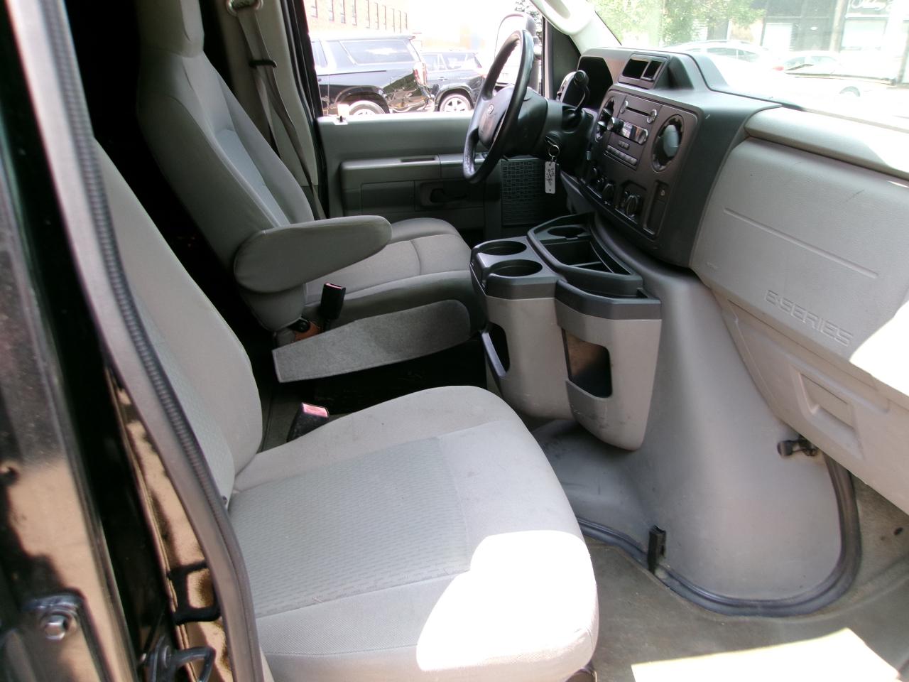 Ford Econoline E-350 Super Duty Extended 2013