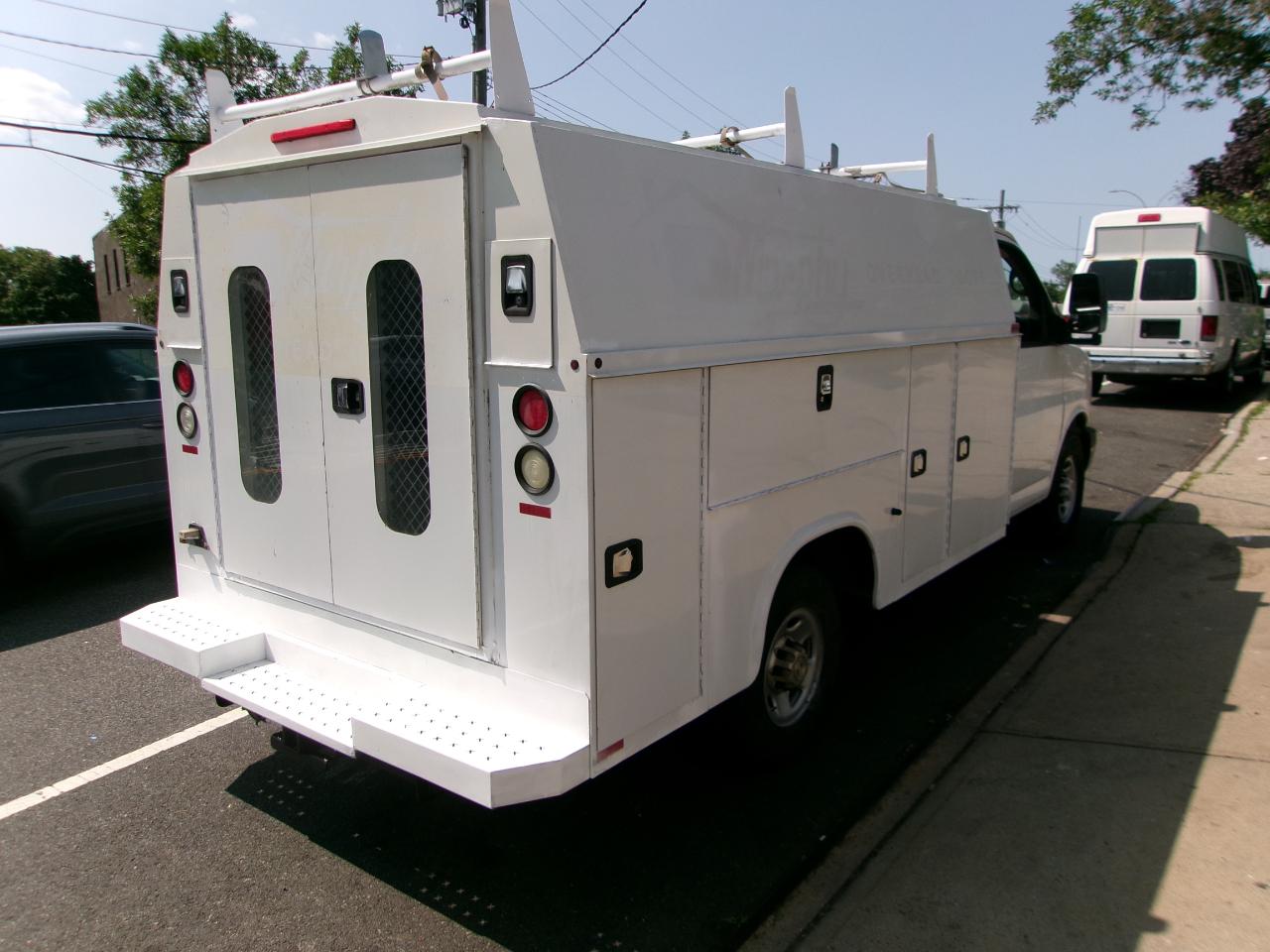 Chevrolet Express G3500 139" 2015