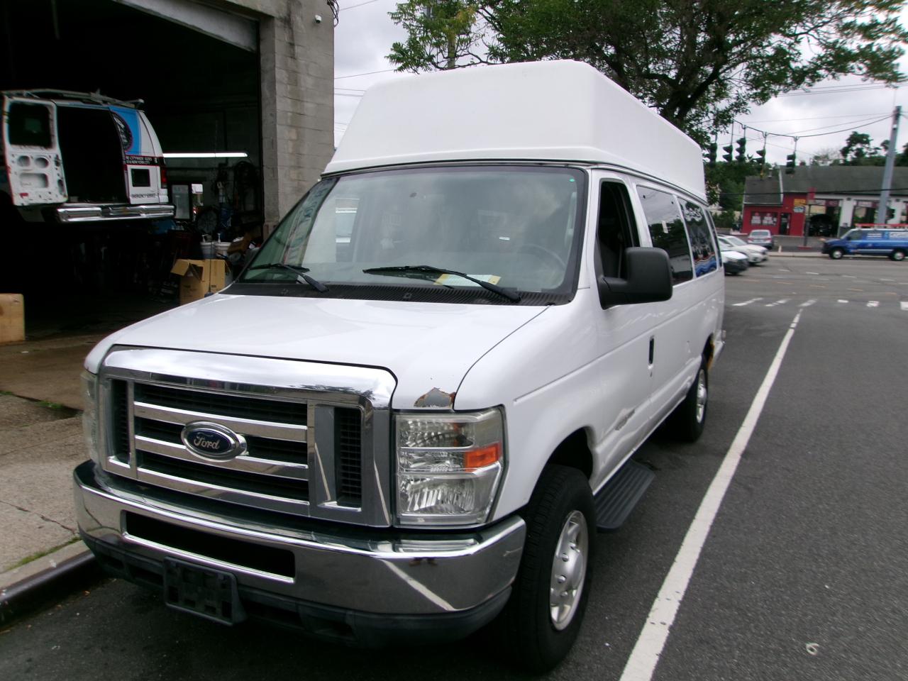 Ford Econoline E-350 XLT Super Duty Extended 2013