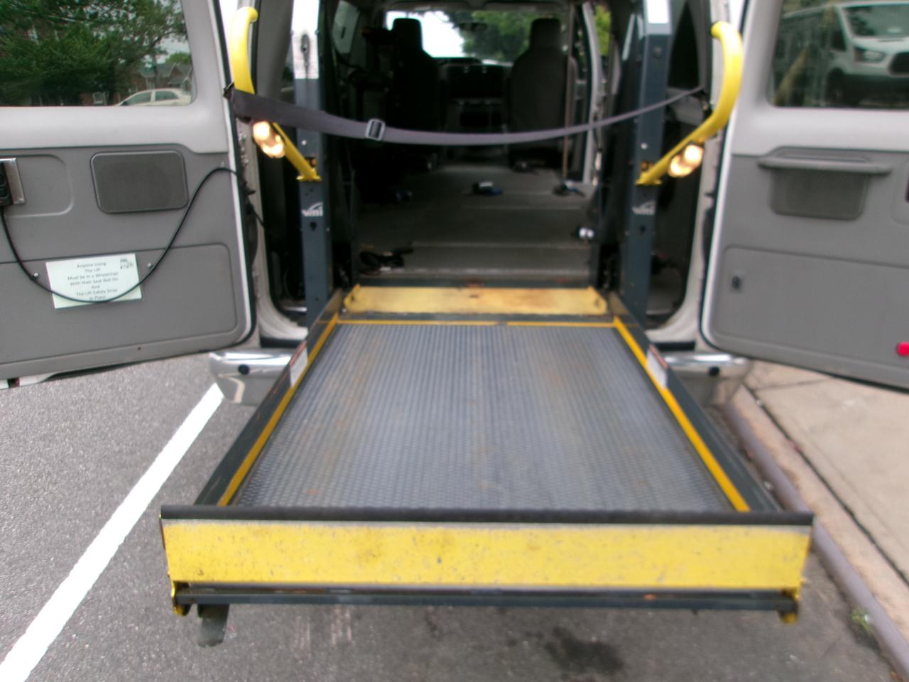 Ford Econoline E-350 XLT Super Duty Extended 2013