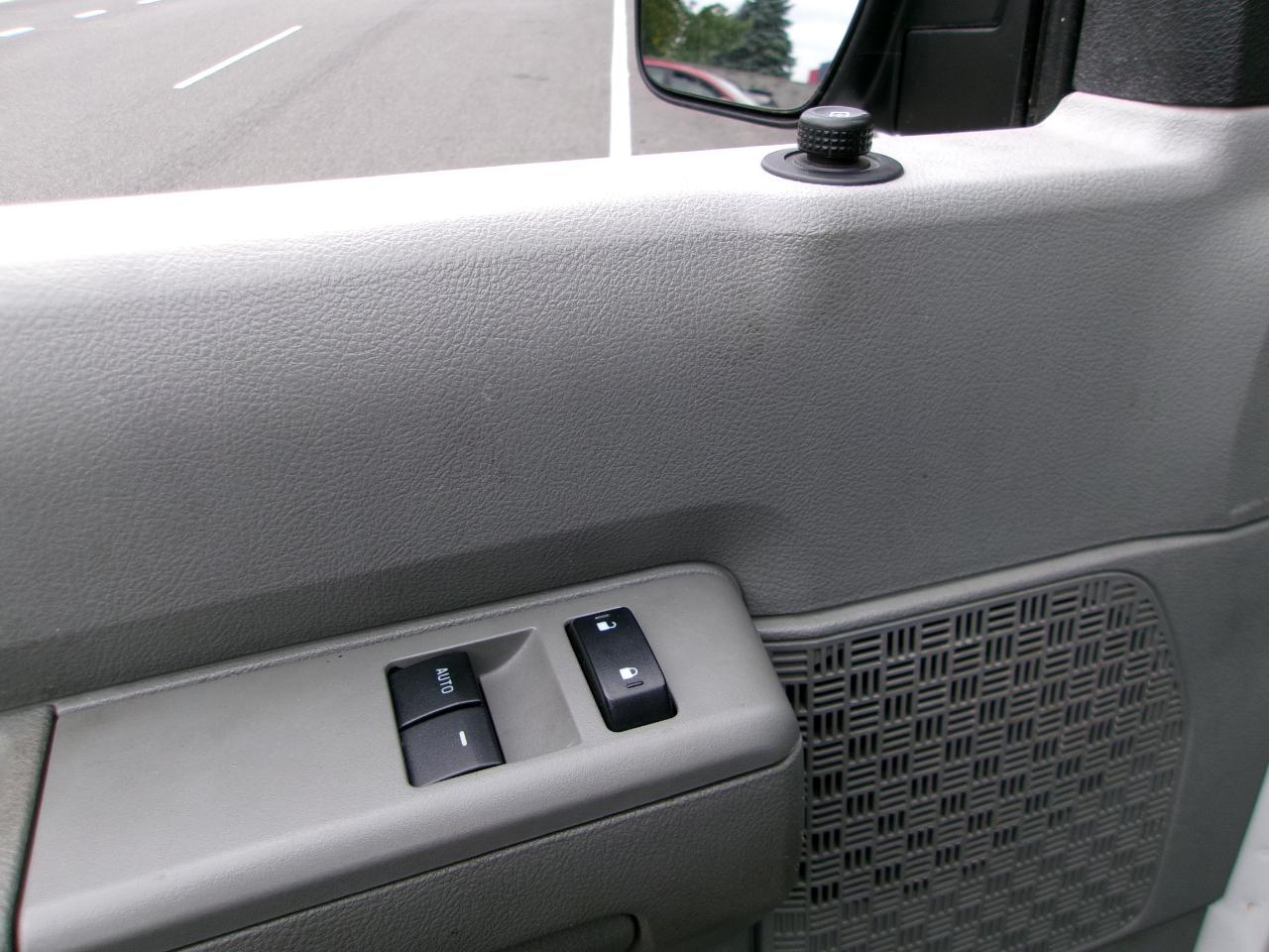 Ford Econoline E-350 XLT Super Duty Extended 2013