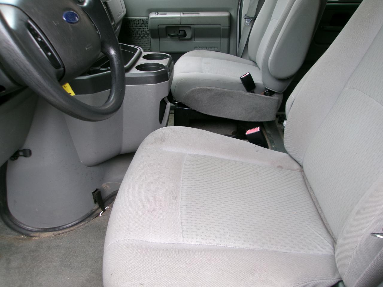 Ford Econoline E-350 XLT Super Duty Extended 2013