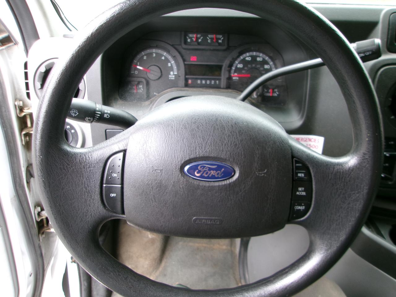 Ford Econoline E-350 XLT Super Duty Extended 2013