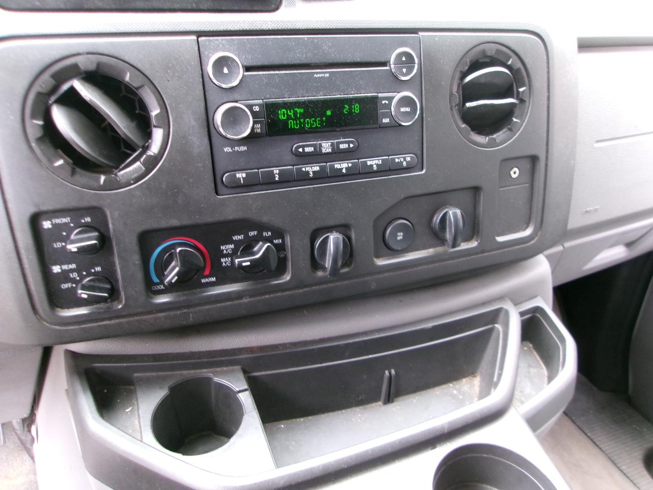Ford Econoline E-350 XLT Super Duty Extended 2013