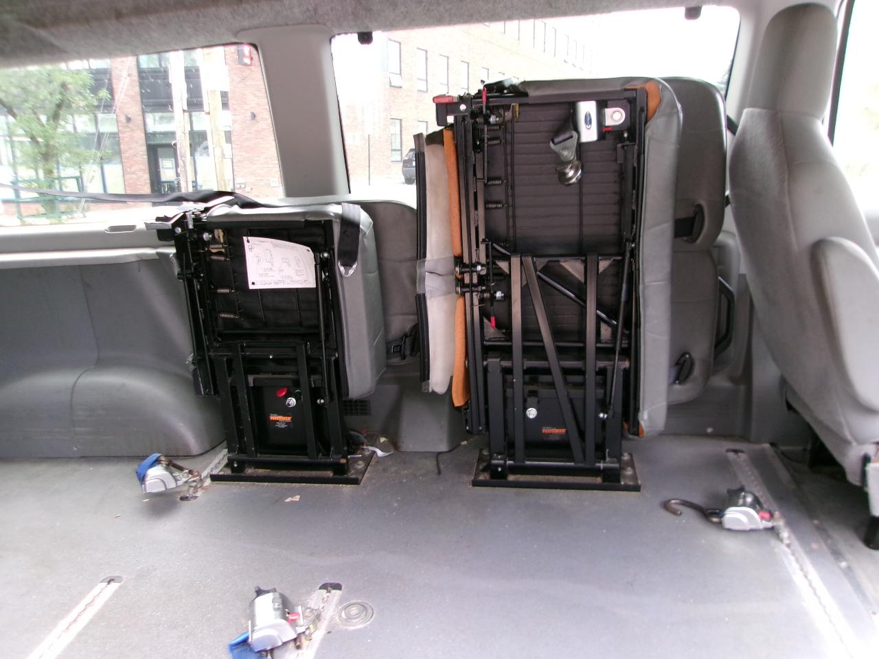 Ford Econoline E-350 XLT Super Duty Extended 2013