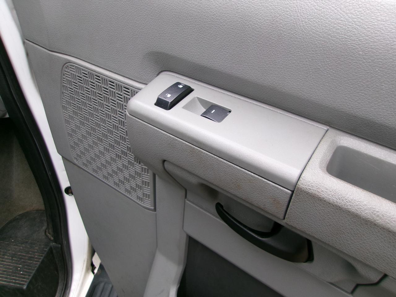 Ford Econoline E-350 XLT Super Duty Extended 2013