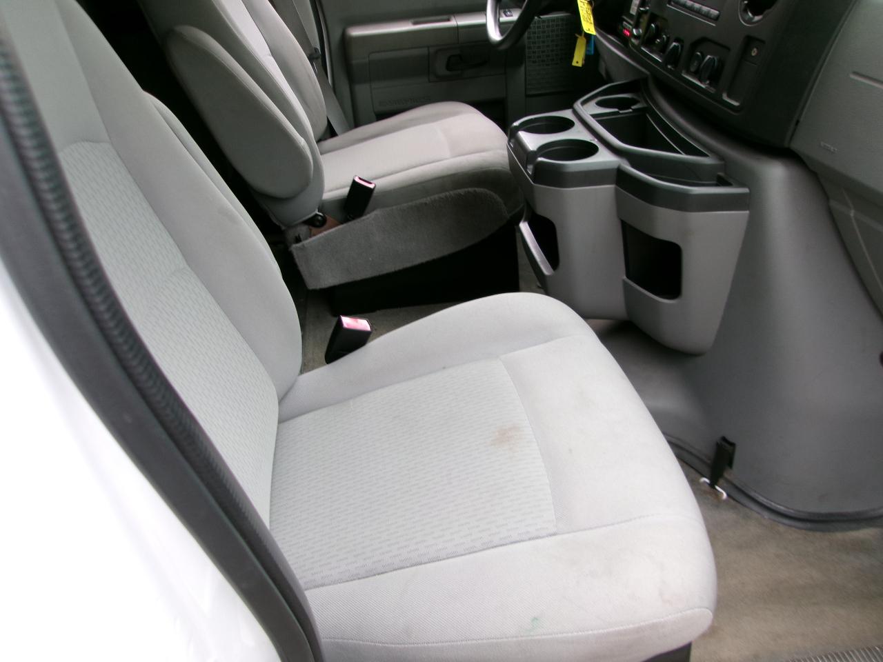 Ford Econoline E-350 XLT Super Duty Extended 2013