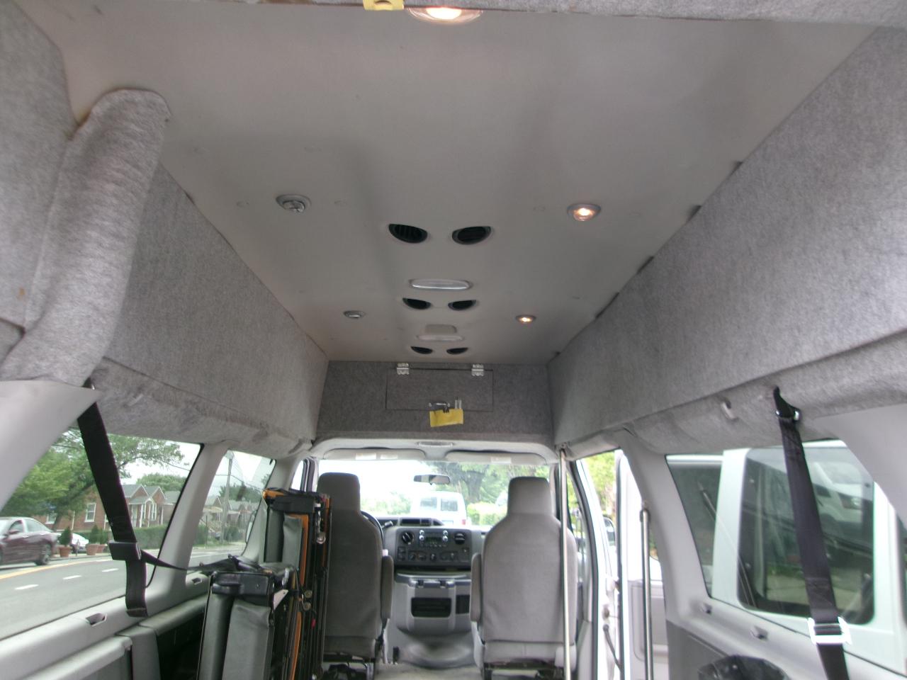Ford Econoline E-350 XLT Super Duty Extended 2013