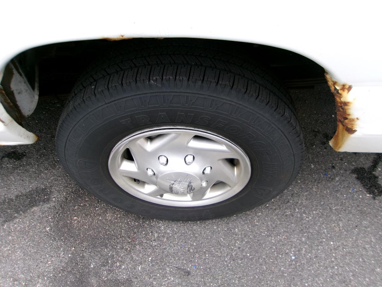 Ford Econoline E-350 XLT Super Duty Extended 2013
