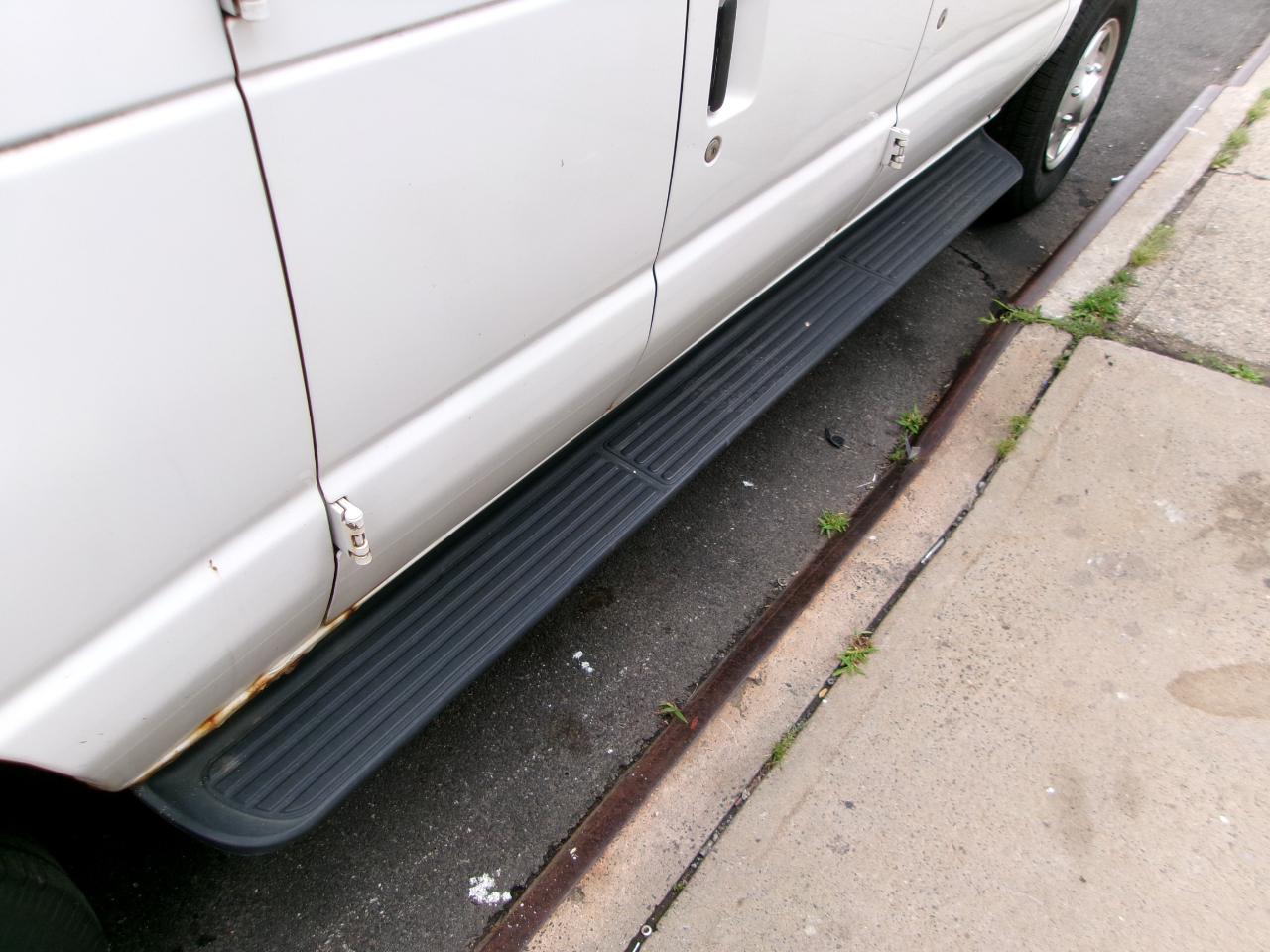 Ford Econoline E-350 XLT Super Duty Extended 2013