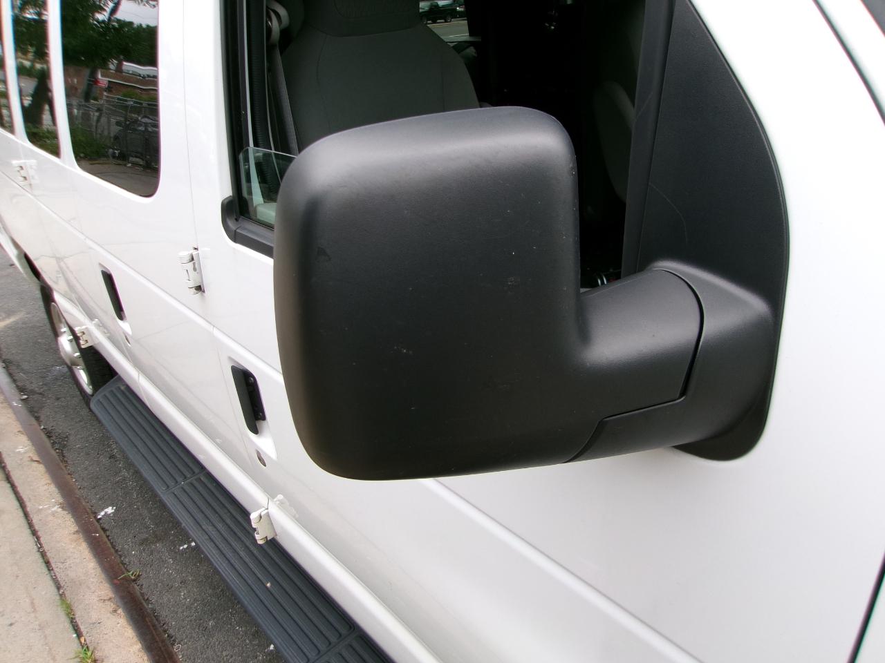Ford Econoline E-350 XLT Super Duty Extended 2013