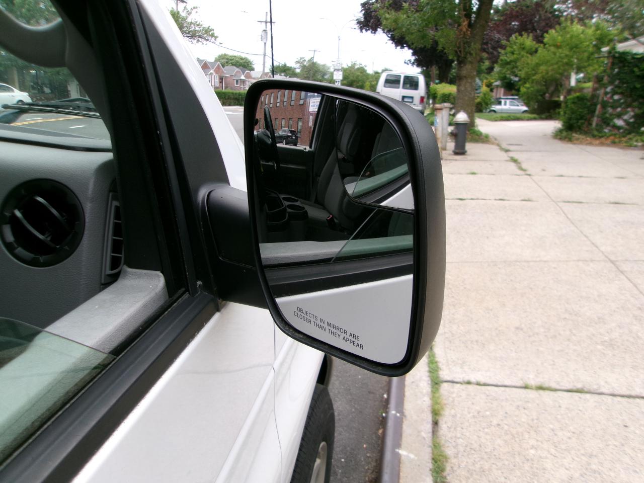 Ford Econoline E-350 XLT Super Duty Extended 2013