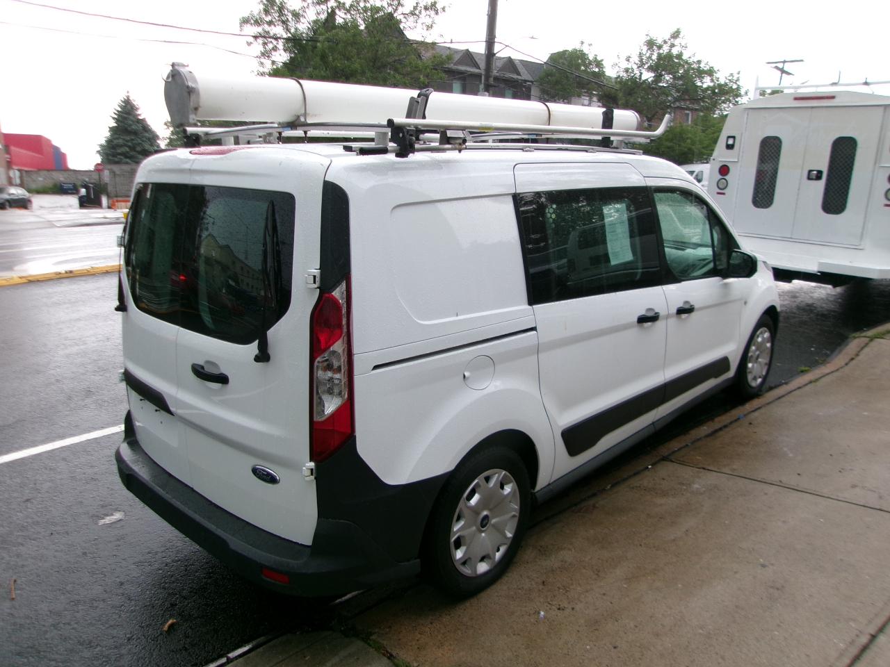 Ford Transit Connect Cargo Van XL LWB w/Rear 180 Degree Door 2017