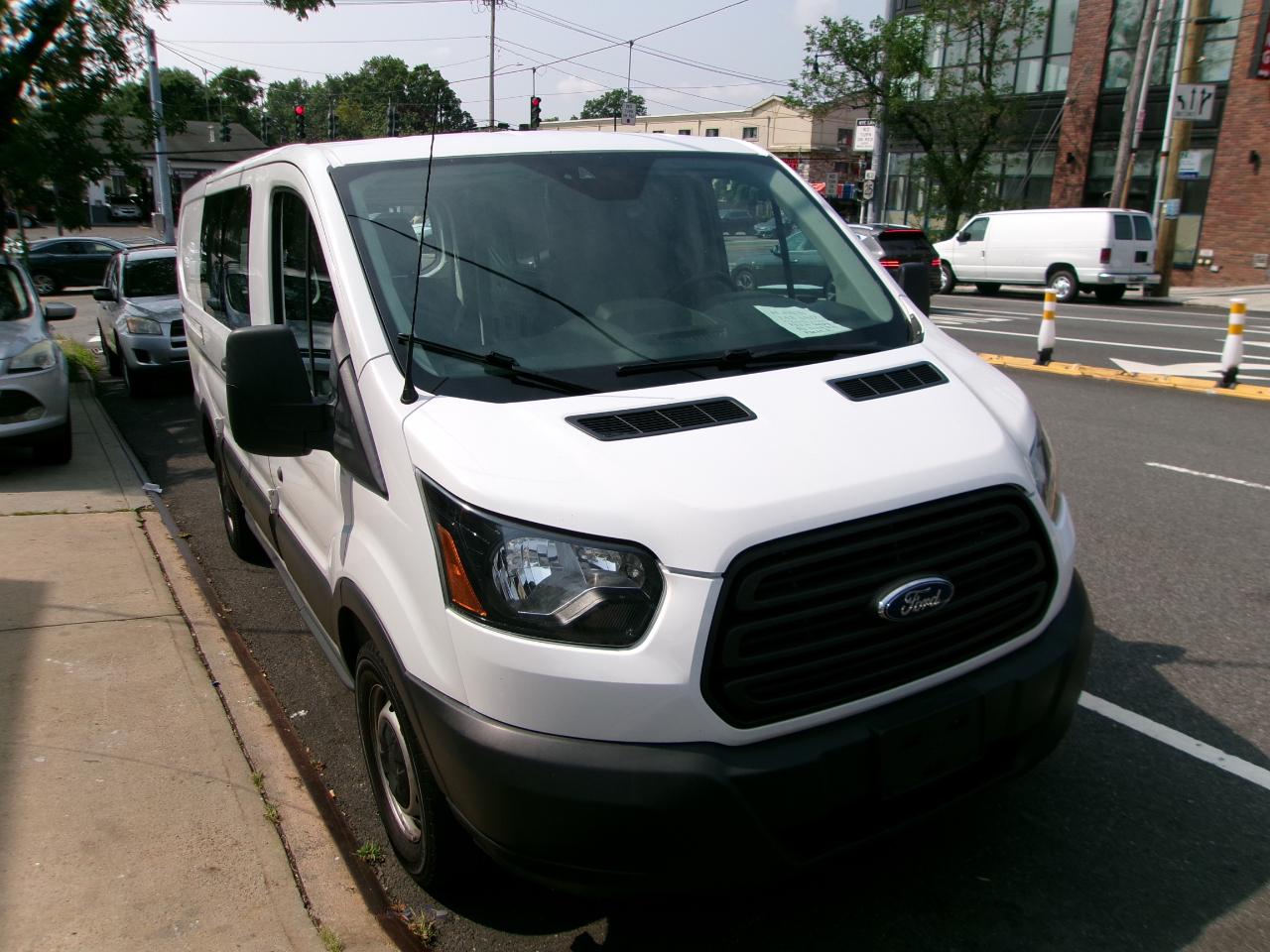 Ford Transit 150 Van Low Roof 60/40 Pass. 130-in. WB 2016
