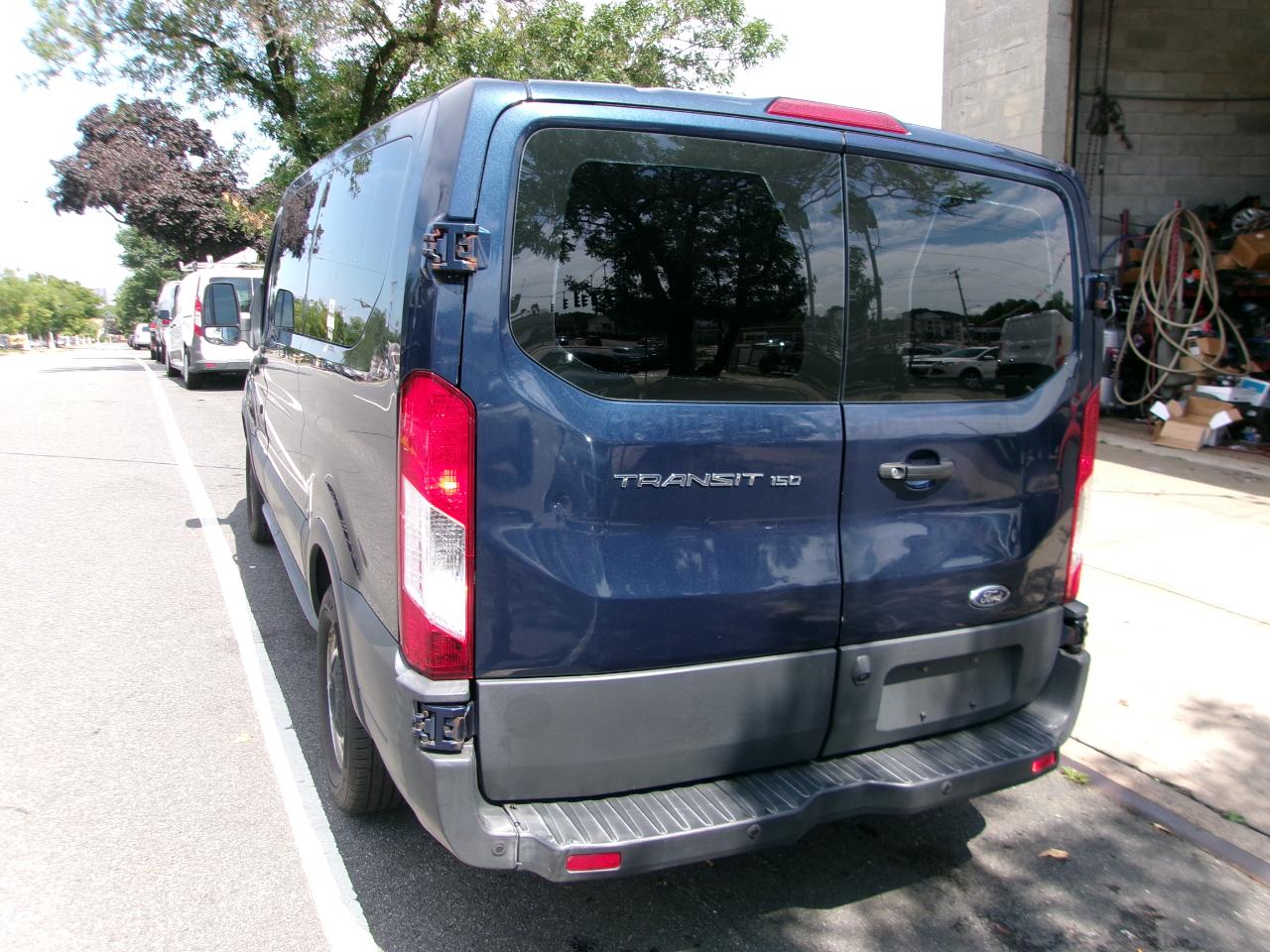 Ford Transit 150 Wagon Low Roof XL w/Sliding Pass. 130-in. WB 2018