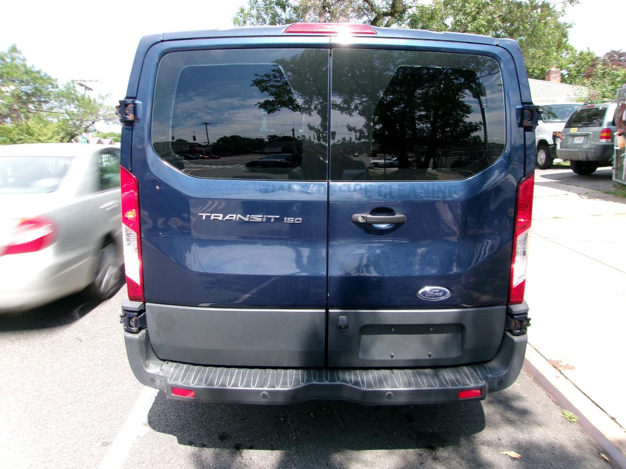 Ford Transit 150 Wagon Low Roof XL w/Sliding Pass. 130-in. WB 2018